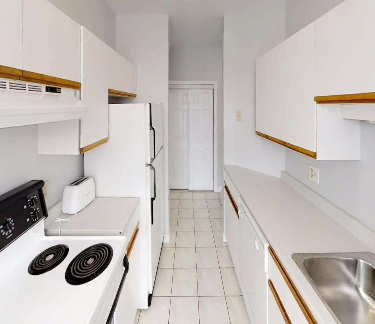 Bright Cozy Condo The Heart Of Uptown 2Bed Coffee & Tea 세인트존 외부 사진